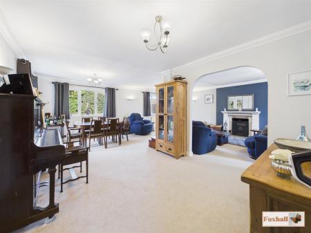 Lounge/Diner/Family Room