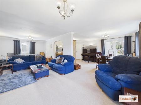 Lounge/Diner/Family Room