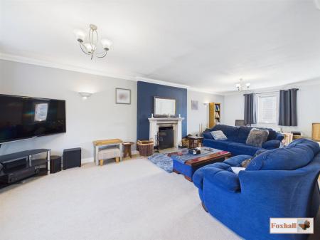 Lounge/Diner/Family Room