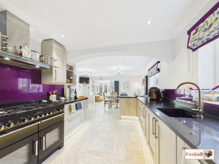 Kitchen/Breakfast Room