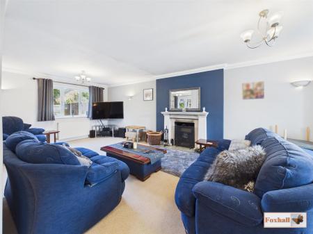 Lounge/Diner/Family Room