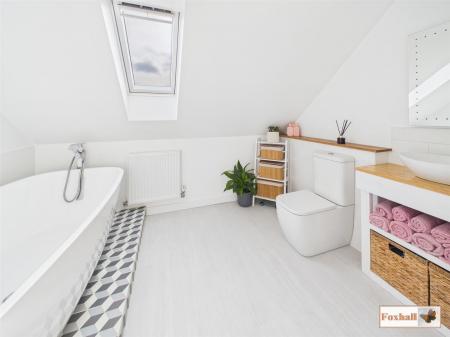 En-Suite Bathroom