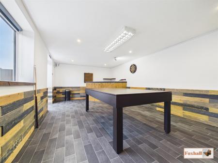 Outbuidling/Bar/Playroom