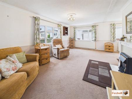 Lounge / Dining Area