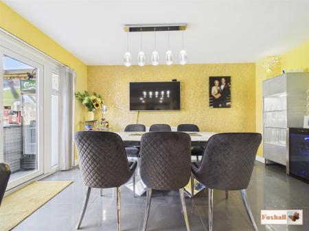 Kitchen Breakfast /Dining Room