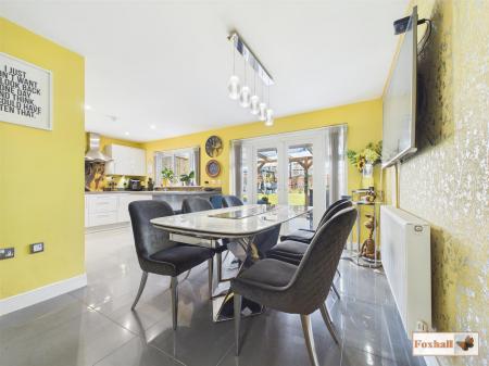 Kitchen Breakfast /Dining Room