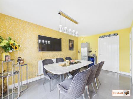 Kitchen Breakfast /Dining Room