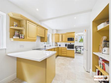 Kitchen/Breakfast Room