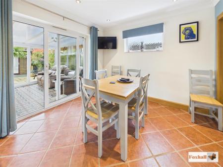 Kitchen/ Dining Area