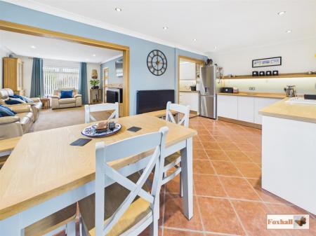 Kitchen/ Dining Area