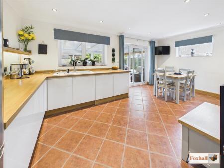 Kitchen/ Dining Area
