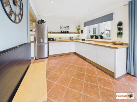 Kitchen/ Dining Area