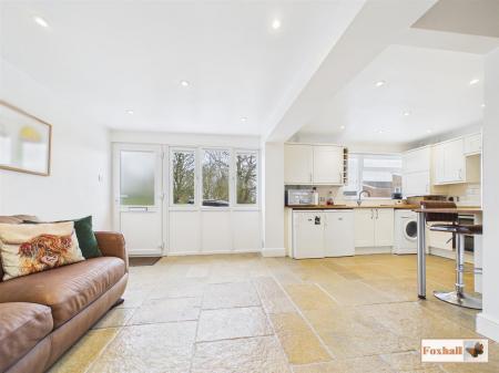 Kitchen / Dining Area
