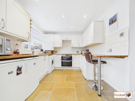Kitchen / Dining Area