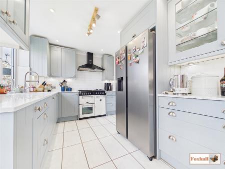 Kitchen/ Dining Area