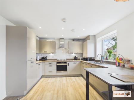 Kitchen / Breakfast / Lounge