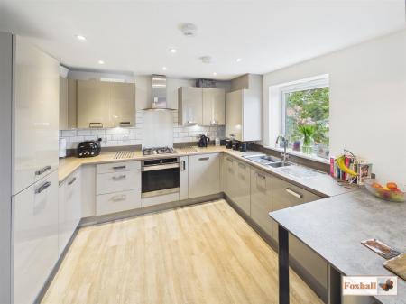 Kitchen / Breakfast / Lounge