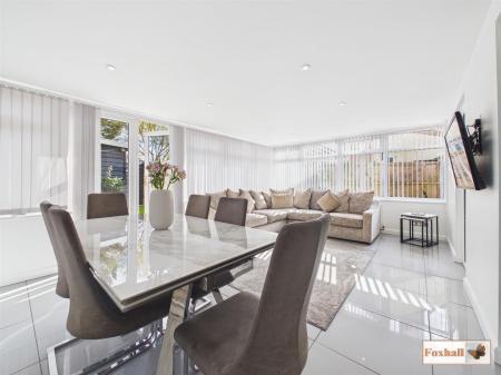Sun Room / Dining Room