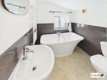 En-Suite Bathroom