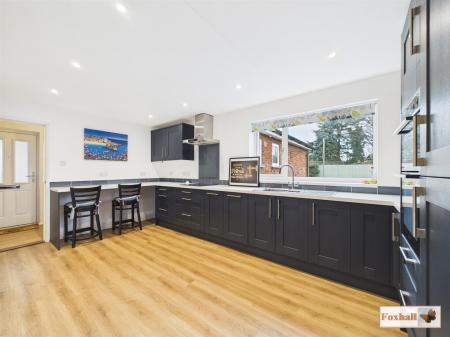 Kitchen/Breakfast Room