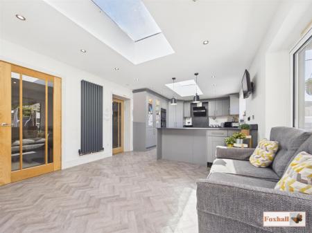 Kitchen/ Dining Room