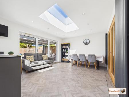 Kitchen/ Dining Room