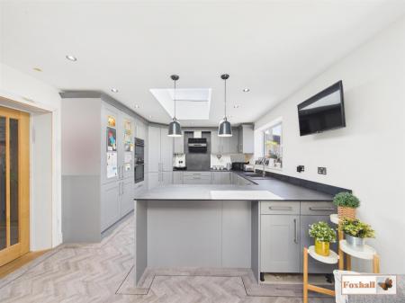 Kitchen/ Dining Room
