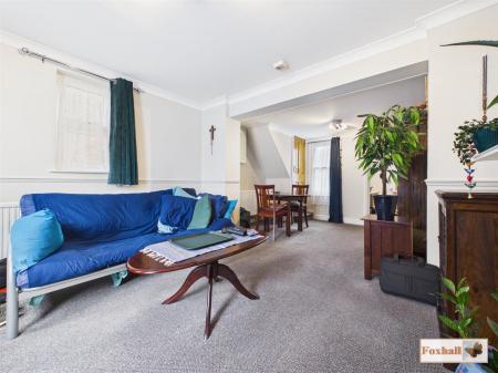 Lounge / Dining Area