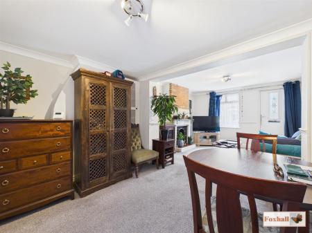 Lounge / Dining Area