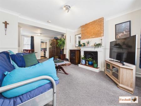 Lounge / Dining Area
