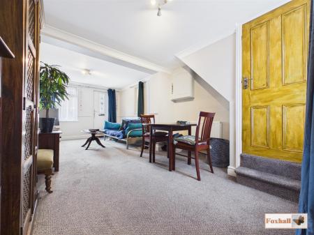 Lounge / Dining Area