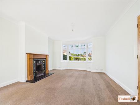 Open Plan Lounge / Dining Area