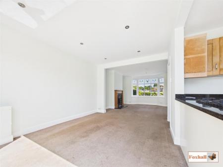 Open Plan Lounge / Dining Area