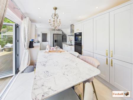 Kitchen / Breakfast Room