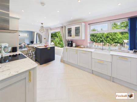 Kitchen / Breakfast Room