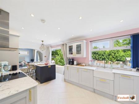 Kitchen / Breakfast Room