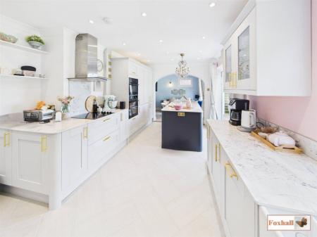 Kitchen / Breakfast Room