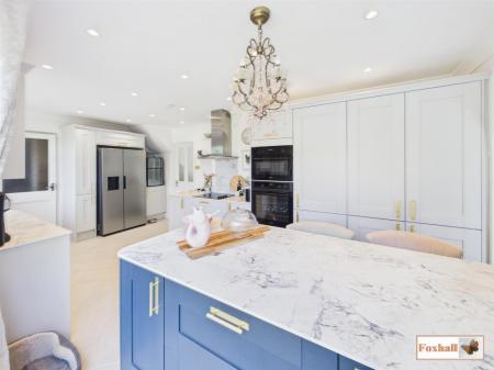 Kitchen / Breakfast Room