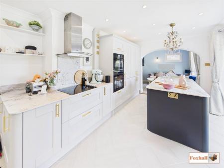 Kitchen / Breakfast Room