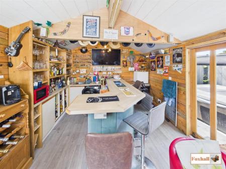 Bar / Entertaining Area