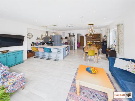Kitchen / Living Area
