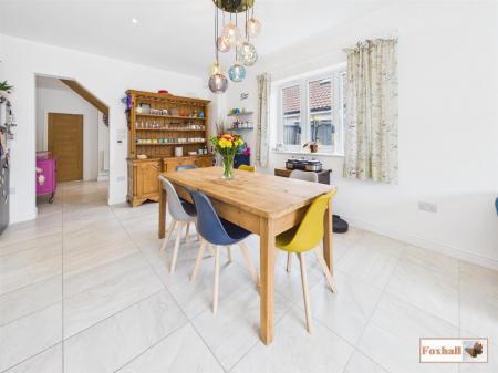 Kitchen / Living Area