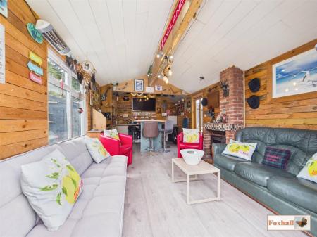 Bar / Entertaining Area