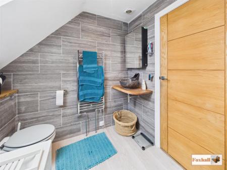 En-Suite Bathroom