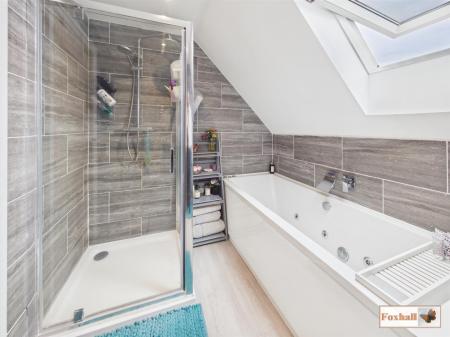 En-Suite Bathroom