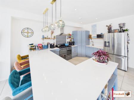Kitchen / Living Area