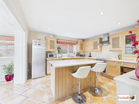 Kitchen / Breakfast Room