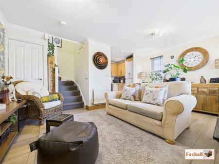 Lounge/Dining Area