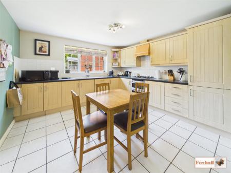 Kitchen / Breakfast Room