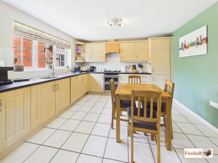 Kitchen / Breakfast Room